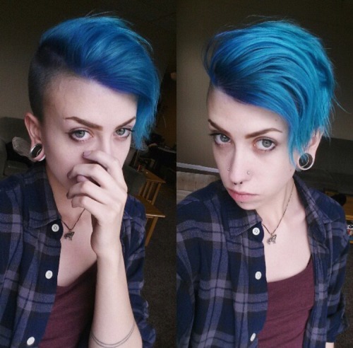 keepyouxvx:  Hey here’s 2015 in selfies or whatever. Enjoy the evolution of my eyebrows.