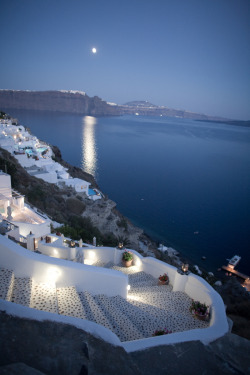 breathtakingdestinations:   	Oia - Santorini - Greece (by Aurimas) 