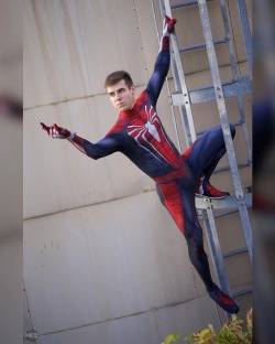 straightsuperherossexualslavery:  I’d love to catch him in my web!!!