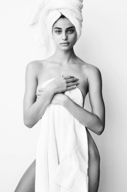 runwayandbeauty:  Taylor Marie Hill - Mario Testino “Towel Series”. 