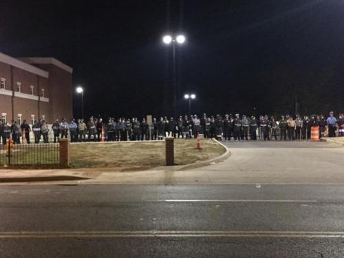 land-of-propaganda: #Ferguson #ShawShooting Cops dress down for an armed white protest, but get on f