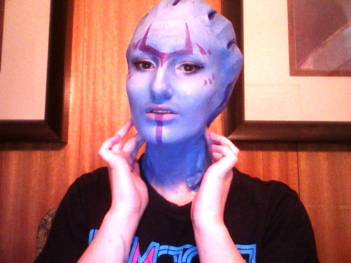 perpetualvelocity:ispeaktetris:FINISHED PAINTING and my first full asari make-up is done holy SHOOTI