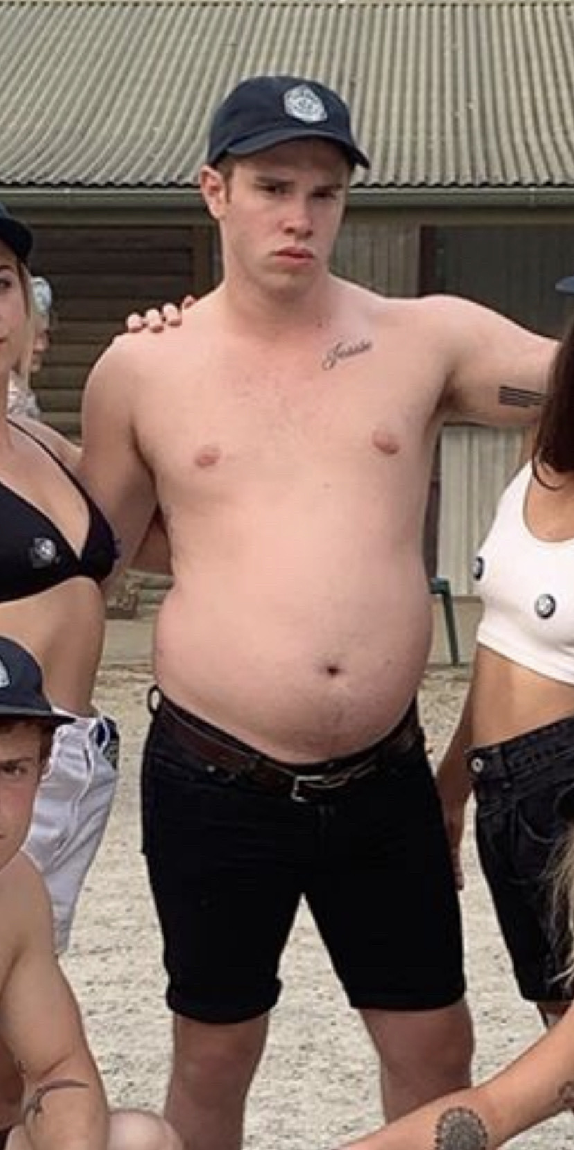 jake-is-still-drunk:ladswithlard2:(Submission) Guy who let himself go after an injury.