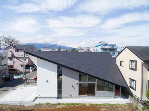 GEN INOUE.  Folded Roof House.「折り屋根」の家. Shizuoka Prefecture. Japan. photos: GEN INOUE