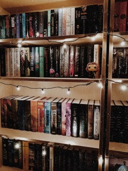 bookishgr: Rearranged my shelves ❤️📚
