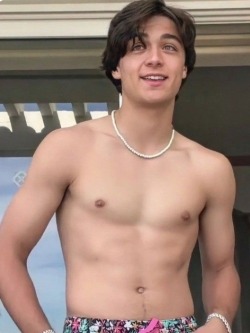 male-celebrity-world:Asher Angel adult photos