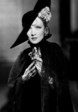 vampdreaminginhollywood:  Marlene Dietrich