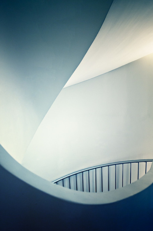 Minimal Illusion by Giovanna Griffo. You can find me on: Instagram | Pinterest | Behance