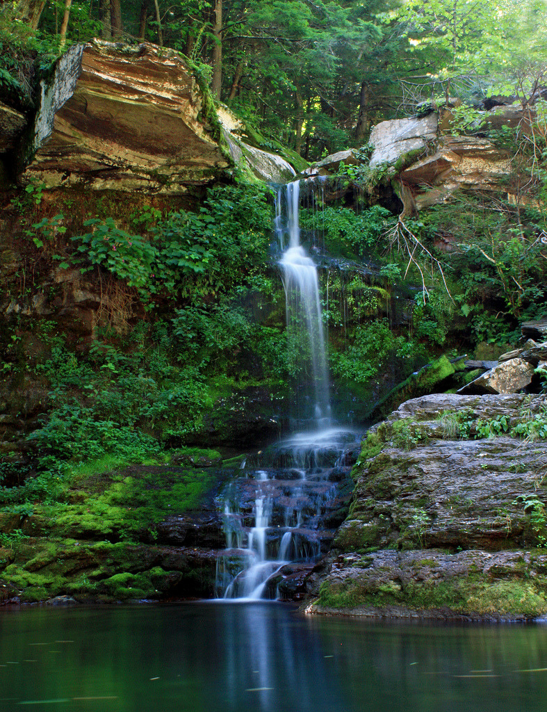 travelgurus:    Platte Clove Creek Waterfall in Catskills, NY by Tallulah  Travel