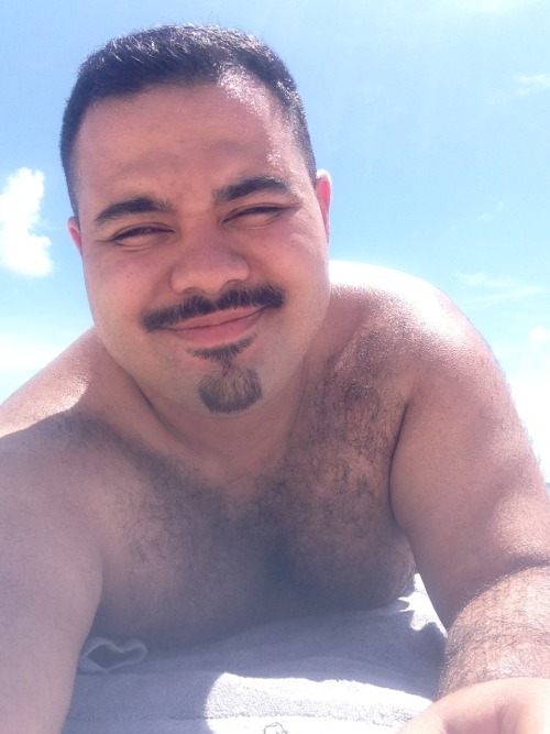 kabutocub:  hipsterdinosaurs:  Last full day! Going to spend it at the beach!   U N F !!!!!!