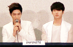 namusoos-blog:  Woohyun: Todos holaMyungsoo: Hola 