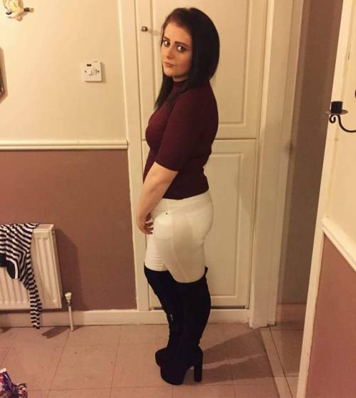 gearoid16: Little chav whore would suck any mans dick dry