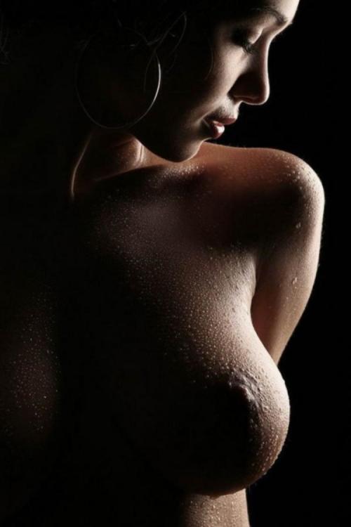 style-beauty-passion:  Exotic Russian beauty Manizha Faraday.  Gotta love the texture the water droplets add.