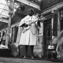 fenderoffcuts:  I know what you’re thinking, this is a Fender blog and Sister Rosetta Tharpe is playing a Gibson! Well that may be true, but there’s a Telecaster on the chair there, and it’s too good a picture not to post. When it comes down to