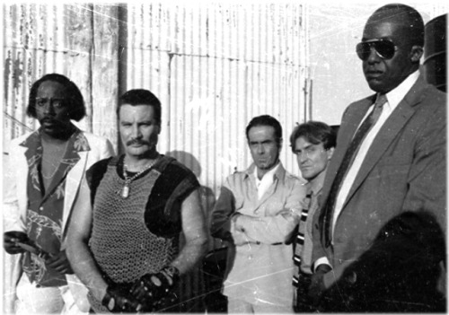  Bob Minor, Vernon Wells, Dan Hedaya, David Patrick Kelly and Bill Duke on the set of Commando. 