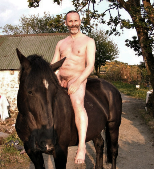 XXX blogzen00:  naturist jumper http://blogzen00.tumblr.com/ photo