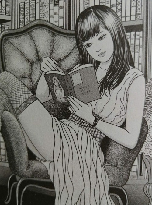 junji-info:An illustration of Tomie, reading “Tomie.” 