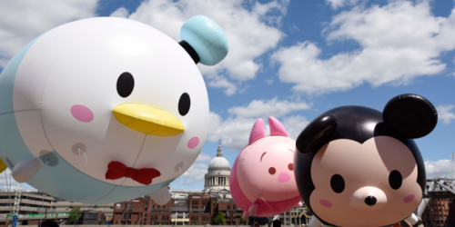 boobsmcbalrog:  lollipopmonsterattack:  Disney Tsum Tsums take to the skies in London parade.I NEED THEM TO FLY TO MY ROOM.  Excuse you. These are too adorable.