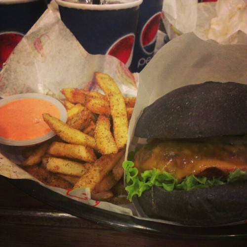 here it is! Say cheeses!! #burger #blackbun #burgerlab #ss2 #petalingjaya #burgermakmal #saycheese #