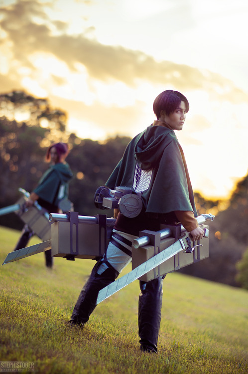 Shingeki no Kyojin&ldquo;Jerseycon&rdquo; 2014 Levi | Hanji | Photographer Find more photos on Tumbl