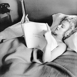 missmonroes:  Marilyn Monroe photographed by Jock Carroll during the filming of Niagara, 1952