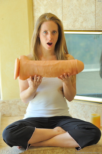 lorielle90:  senturkayten:  Yuhhhh  Hot Bottomless babe Thursday!