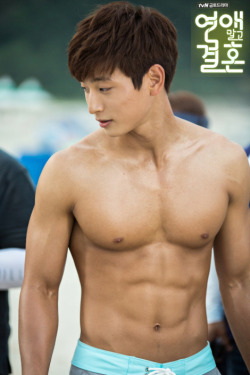 365daysofsexy:  OMG so I definitely need to start watching tvN’s Marriage Not Dating 