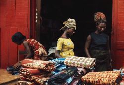 awakonate:  Fabric market, Ghana, 1970 \