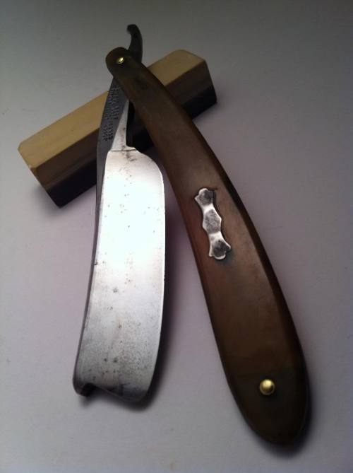 knifepics:  Straight Razor - Sheffield Wedge