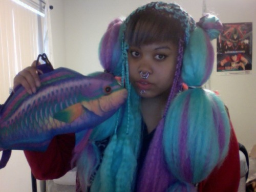 shut-up-and-drink-my-tea:  aeon-fux:if a ‘black girls with blue hair’ post goes around and I’m not on it know that the world did me wrong ok goddess