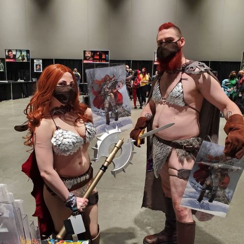 Two happy #RedSonja that received their free #prints at @silicon_sj (at San Jose Convention Center) 