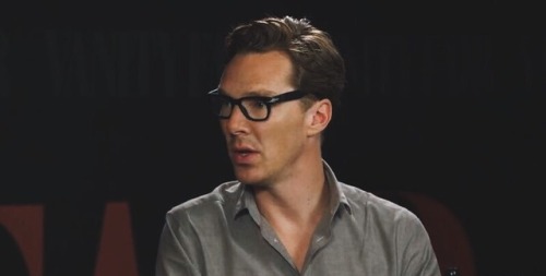 renniejoy:cumberwizard:Glasses + Benedict = a dead me.I admire his dedication to that one pair, but 