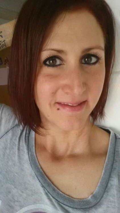 ehefotzen-milf-nrw:  Jenny aus Bochum lässt sich 100%real ficken einfach ReblogenAb 100 Follower zeige ich euch meine Fotze… daher schön folgen und reblogen