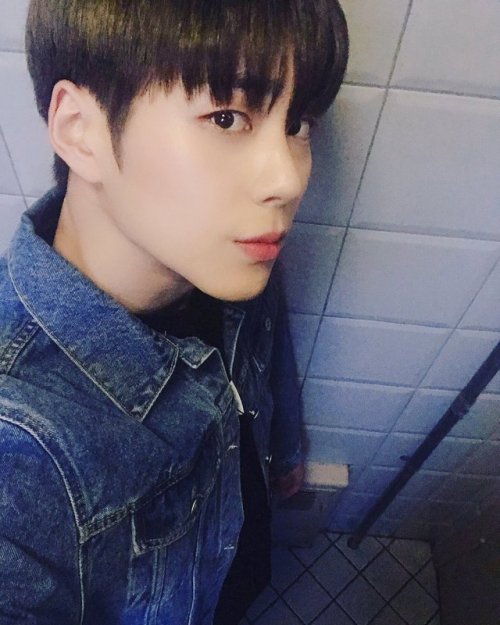 190314 Twitter[동원] 동구의 옆사 팅커벨 맛있는 저녁 먹구 곧 올 주말까지 빠이팅팅 #크나큰 #동구 #[Dongwon] Dongu’s Side Tinkerb