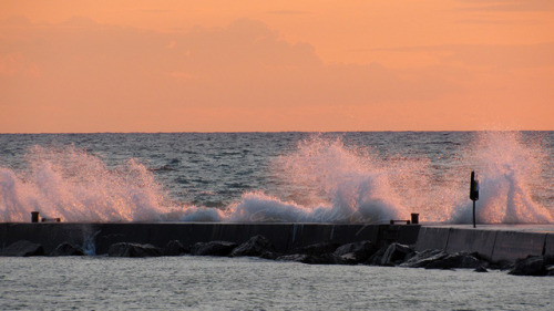 impluviumstudios:High waves at sunset 08/22/2017