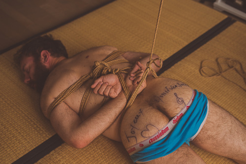 strictly-nawa-kitsune:  strictly-dirtyvonp:  With Tigrou… A bitof play before the Pride <3  Model : Tigrou Ropes : @strictly-dirtyvonp Pics : @strictly-nawa-kitsune