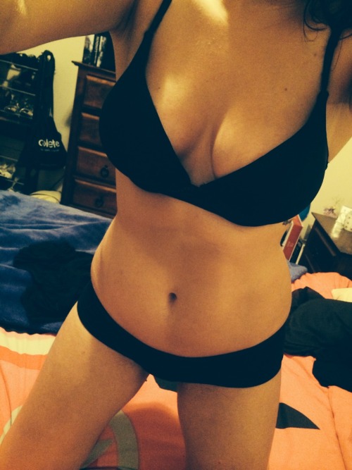 chocolateands3x:  Having a fat day! Tummy is tender and swollen. :( please go away.