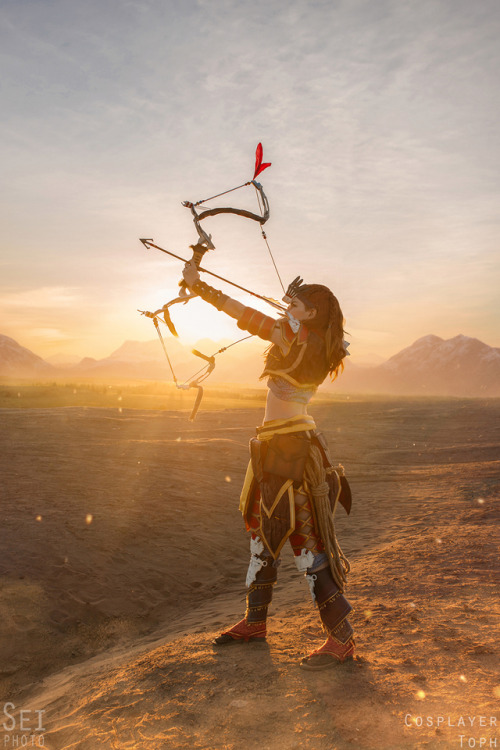 Just wanna share my Aloy cosplay with you.This suit took me about 300 hours of work: printing on fab