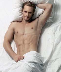 truenudecelebritiesmale:  Alexander Skargard Follow me: http://truenudecelebritiesmale.tumblr.com/