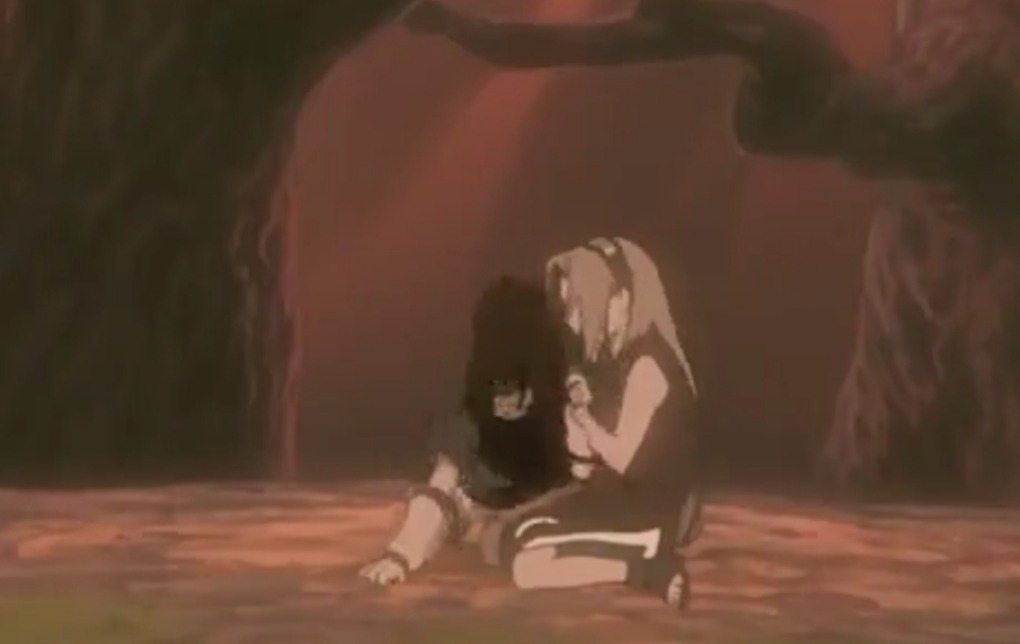 itsthehiddenleafway:Anits: Sakura forced Sasuke to lean on her during his fighting