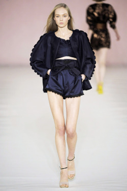 Lelaid:  Siri Tollerød At Chloé, Spring/Summer 2009