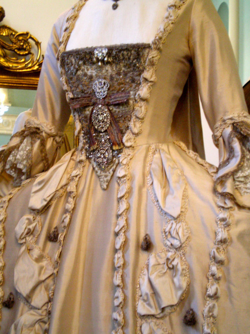 duchessofpowderedwigs: Details of dresses from film ‘The Duchess’. [source 1, 2]