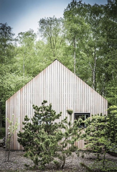 prefabnsmallhomes:The @barnhousecabin near Copenhagen, Denmark by Sara Martinsen and Mikkel Bø