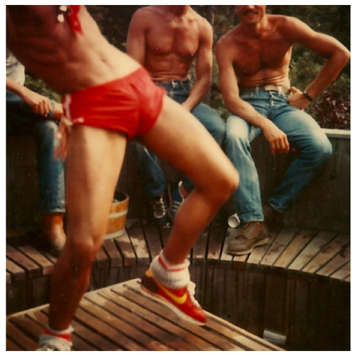 nudosvir:  SERIES TITLE: Fire Island PHOTOGRAPHER: Tom Bianchi Bianchi captured these