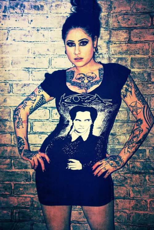 obliterateinblood:My sexy friend rocking my bands Wednesday/BBO TEE