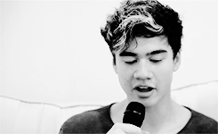 ridicalum-deactivated20150630:  5SOS Meme ➝ favorite member: calum thomas hood