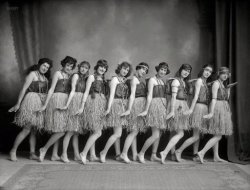 mudwerks:  (via Walk Like a Polynesian: 1920 | Shorpy Historical Photo Archive)  Lasses in grasses circa 1920s. “Nelson District, New Zealand. Row of young women (music hall dancers?) in costume, standing barefoot in dance pose, wearing headbands, long