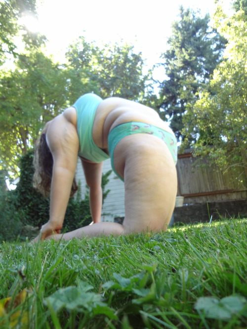 ccfitblr:  heyfatchick:  penapple-me:  Fat yoga is my favorite yoga.  God, this is gorgeous. If my back was that flexible I’d be back bending all day every day.  Holy fucking shit this is amazeballs I’m not even that flexible!! 