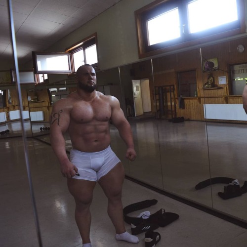 muscleryb:Leonidas Arkona 22yo muscle beast