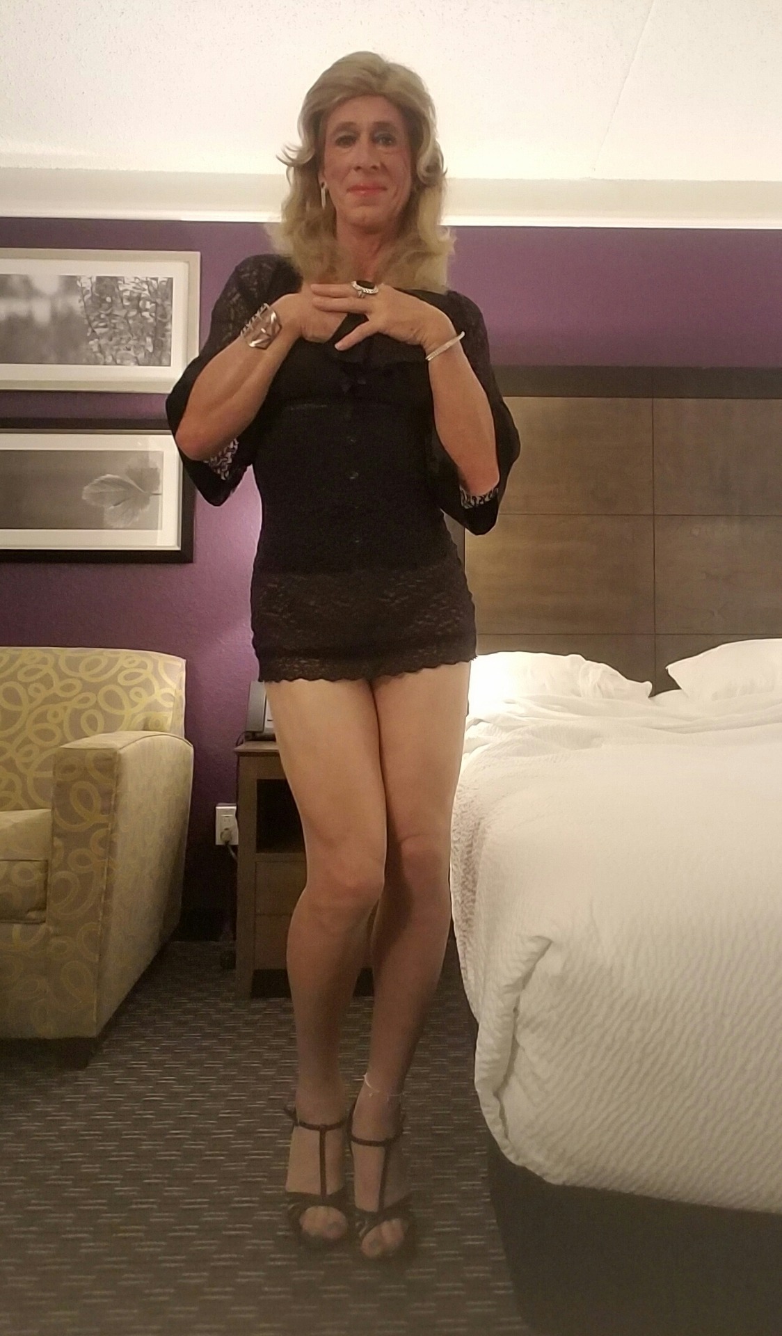 khryssieluvs-blog:      Not my best makeup, very late after a long day of work on